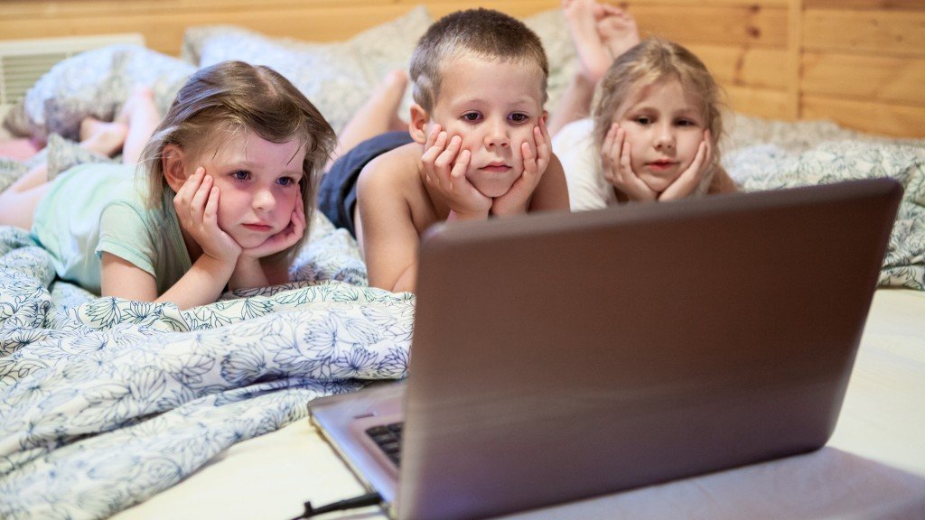 Ruim een derde van jongeren kijkt TV via laptop